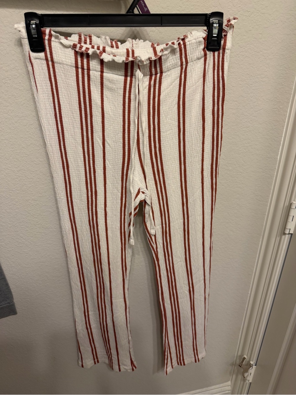 Love Tree White Cropped Pants with Rust Red Stripes size Medium